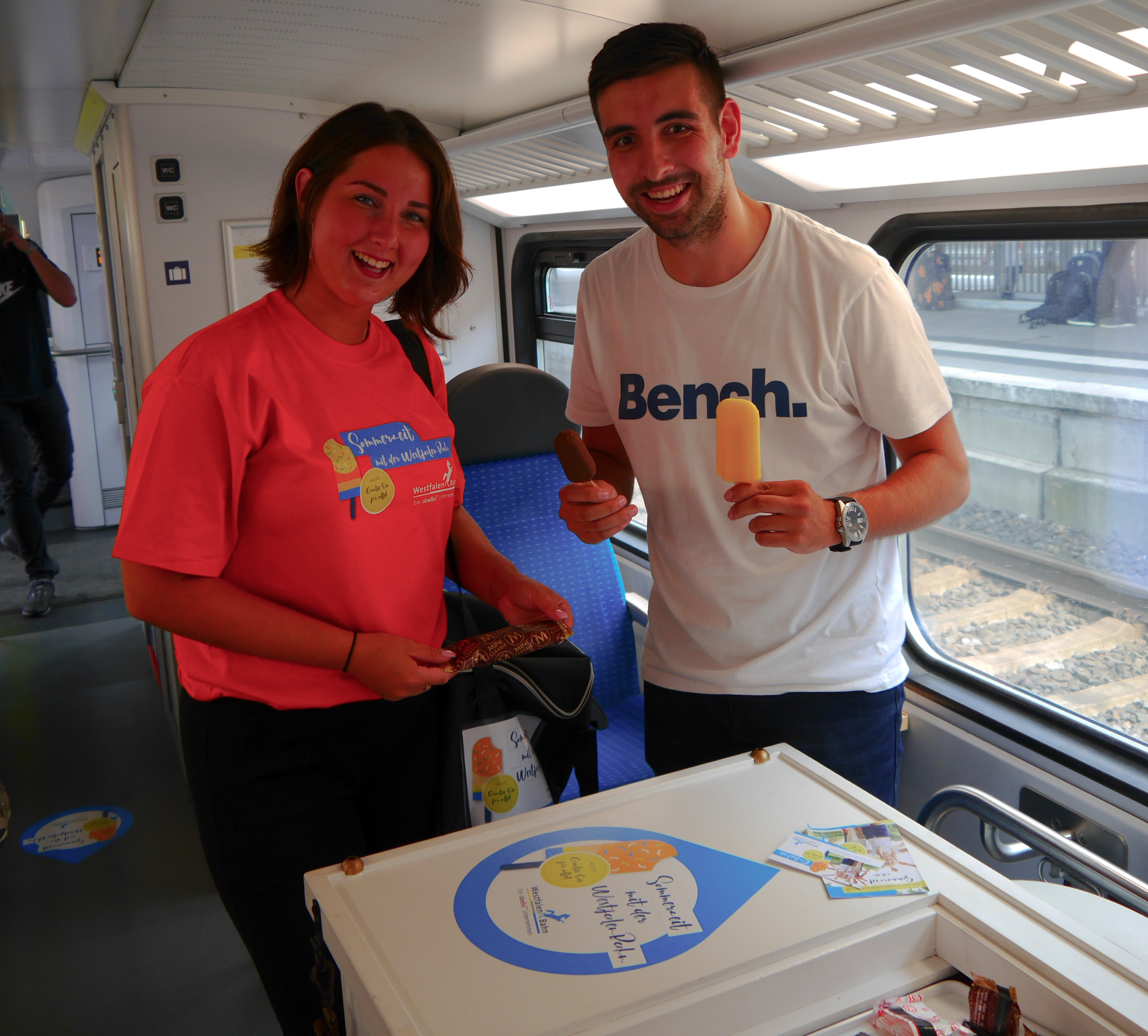 WestfalenBahn verteilt Eis in den Zügen